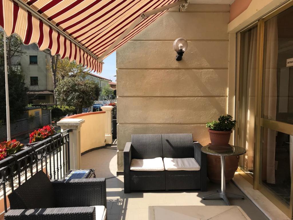 Hotel Perla Verde Римини Экстерьер фото