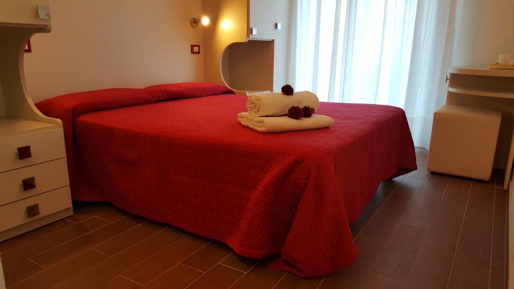 Hotel Perla Verde Римини Номер фото
